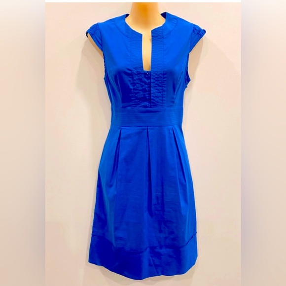 BCBG🦋 MAXAZRIA VIBRANT BLUE DRESS🦋SIZE SMALL DEEP KEYHOLE NECKLINE AND POCKETS - Picture 5 of 16